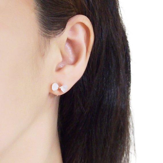 Mother Of Pearl Bow Tie Invisible Clip On Stud Earrings (Gold tone) - Miyabi Grace