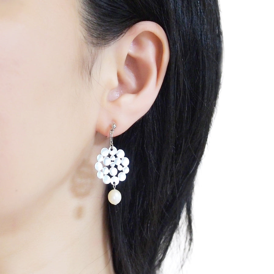 Silver bubble filigree and freshwater pearl invisible clip on earrings - miyabigracejewelry.com