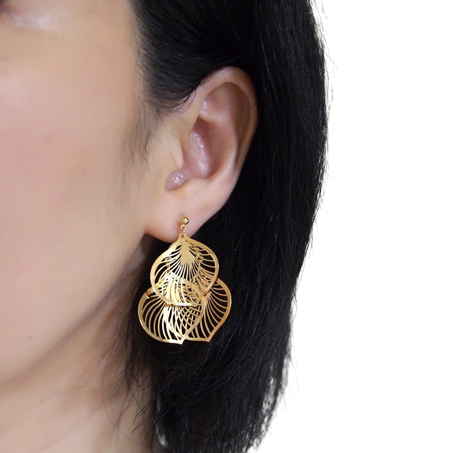Dangle gold three leaf filigree invisible clip on earrings - miyabigracejewelry.com