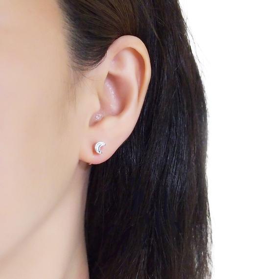 Mother Of Pearl Star and Moon Invisible Clip On Stud Earrings (Silver tone) - Miyabi Grace