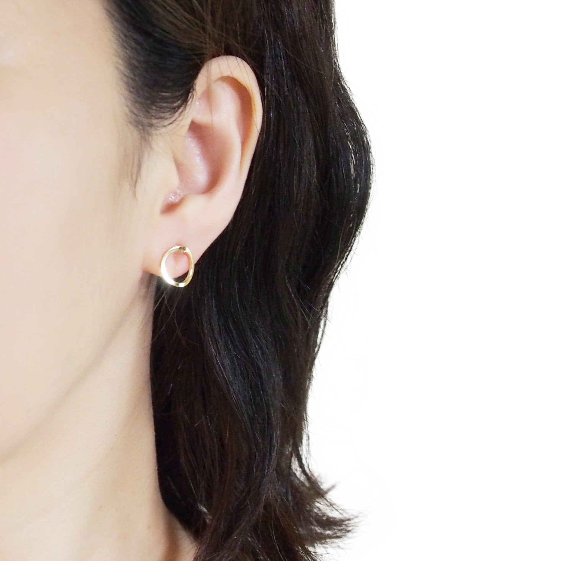 Curved Circle Hoop Invisible clip on stud earrings ( Gold tone ) - Miyabi Grace