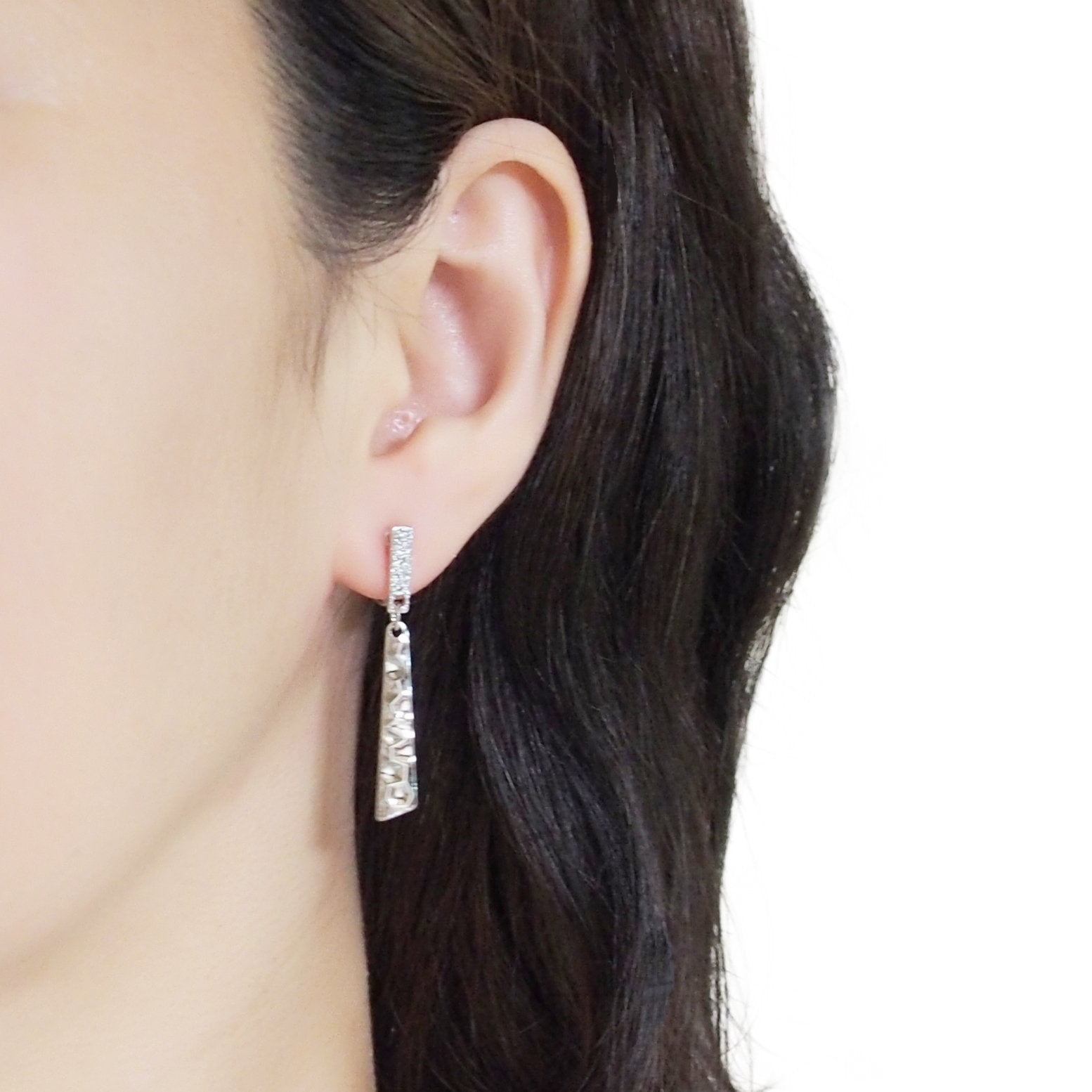 Dangle Hammered Triange Invisible clip on earrings ( Silver tone ) - Miyabi Grace