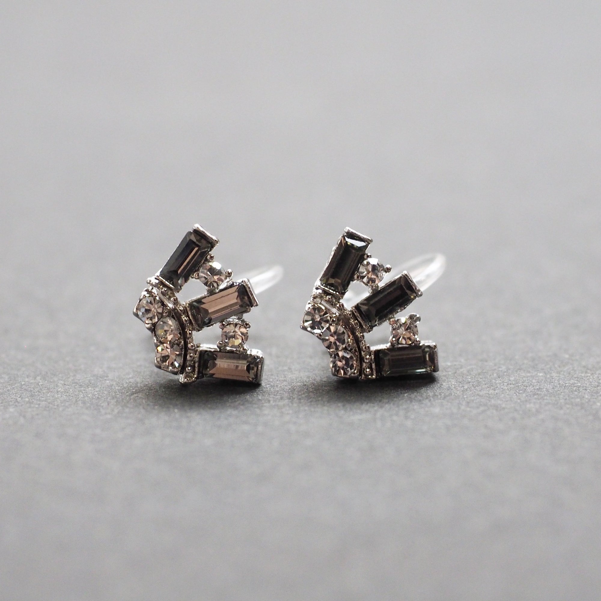 Fan Swarovski Crystal Rhinestone Invisible Clip On Earrings ( Black ) - Miyabi Grace