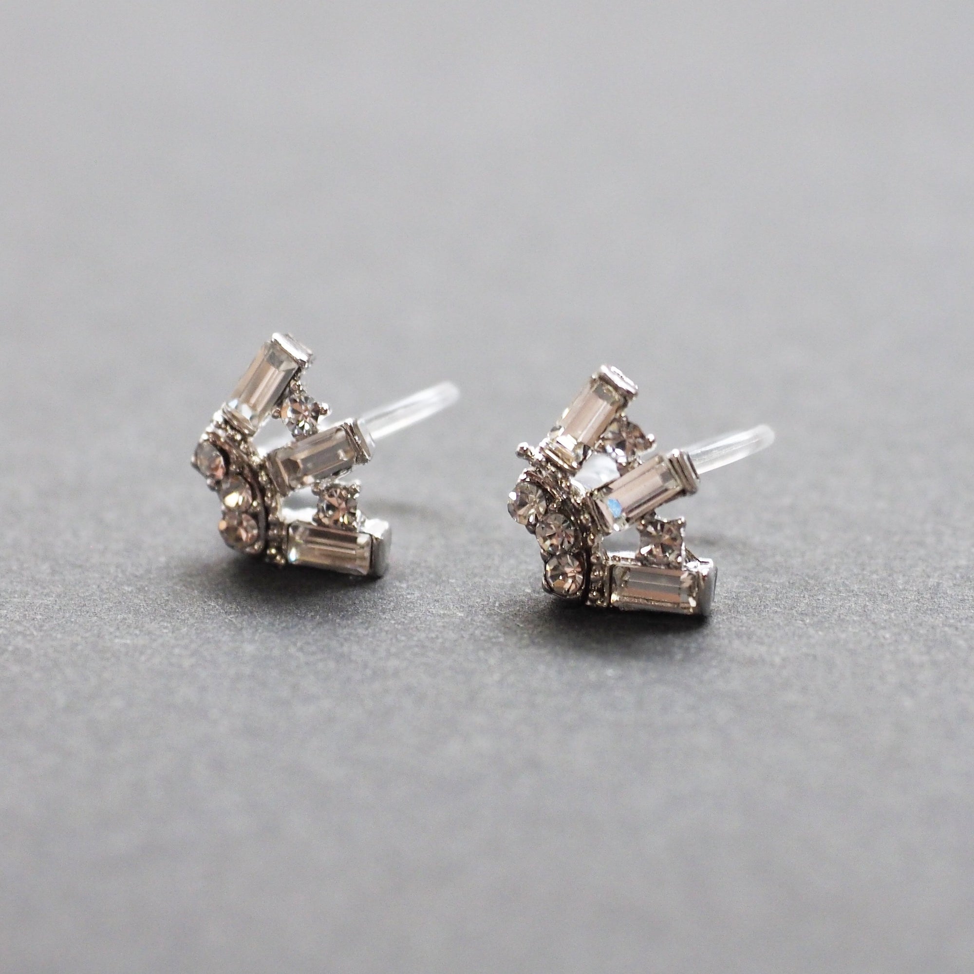Fan Swarovski Crystal Rhinestone Invisible Clip On Earrings ( Clear ) - Miyabi Grace
