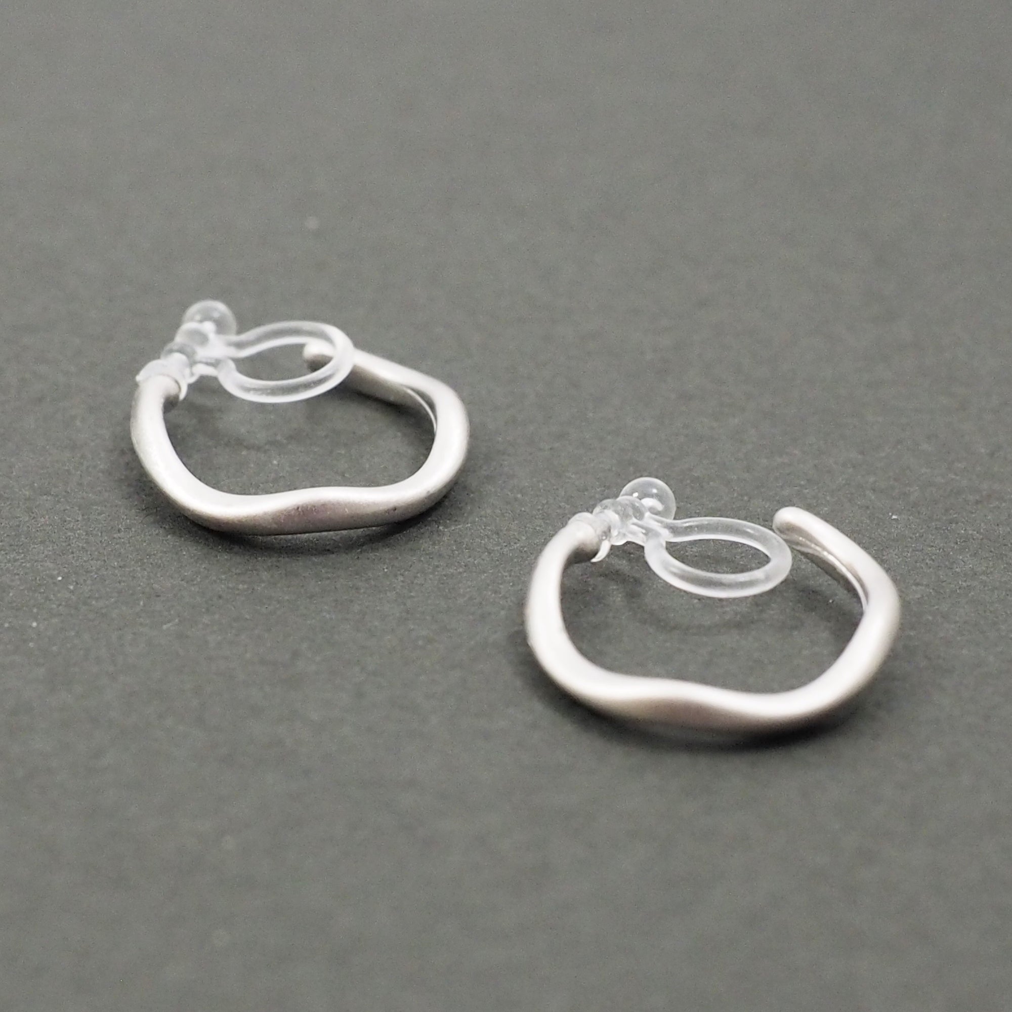 Silver Waved Invisible Clip On Hoop Earrings - Miyabi Grace