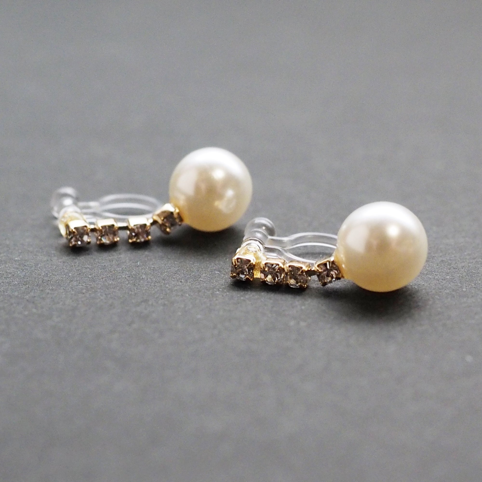 Dangle White Pearl & Crystal Invisible Clip On Earrings (Gold tone) - Miyabi Grace