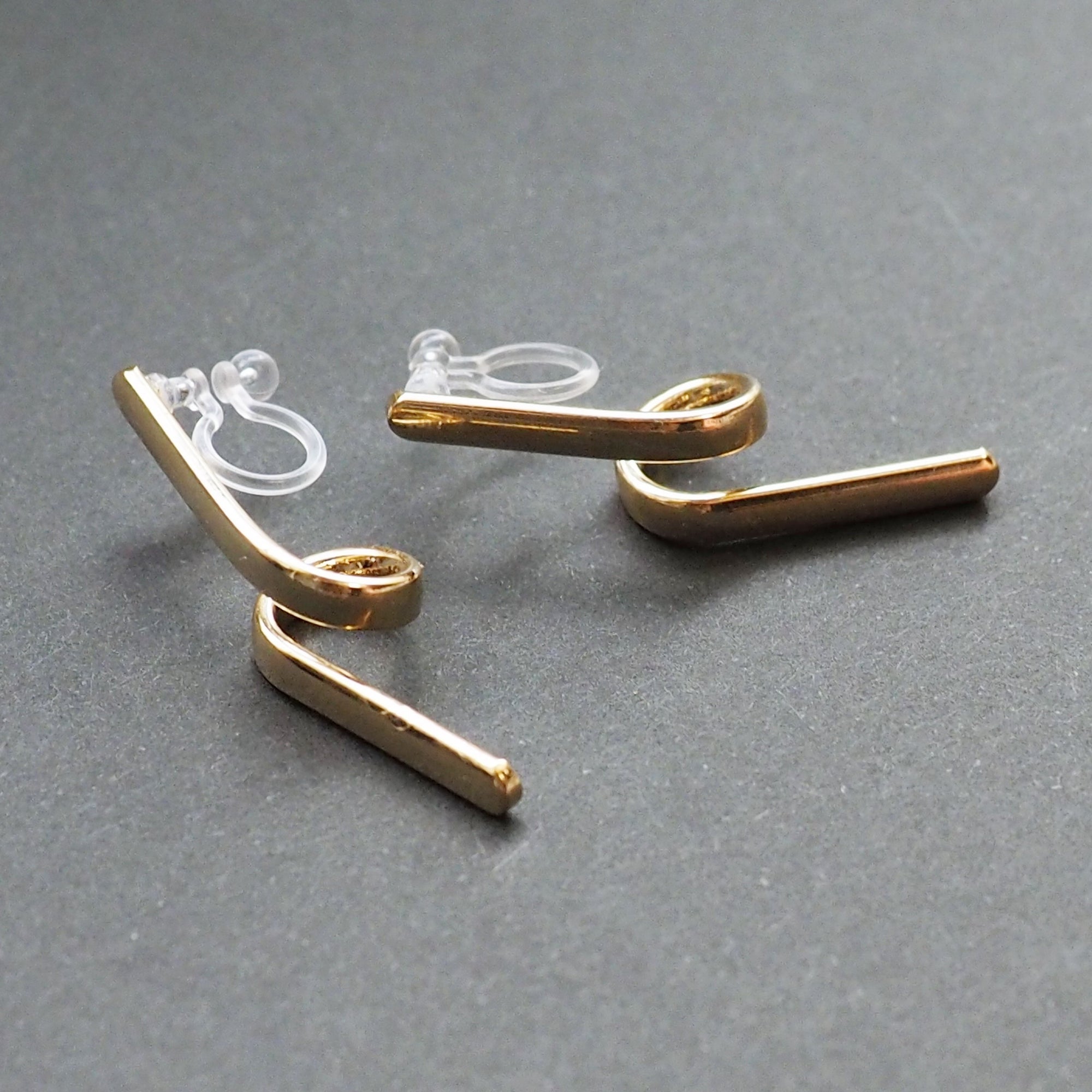 Gold Curved Bar Invisible Clip On Earrings - Miyabi Grace