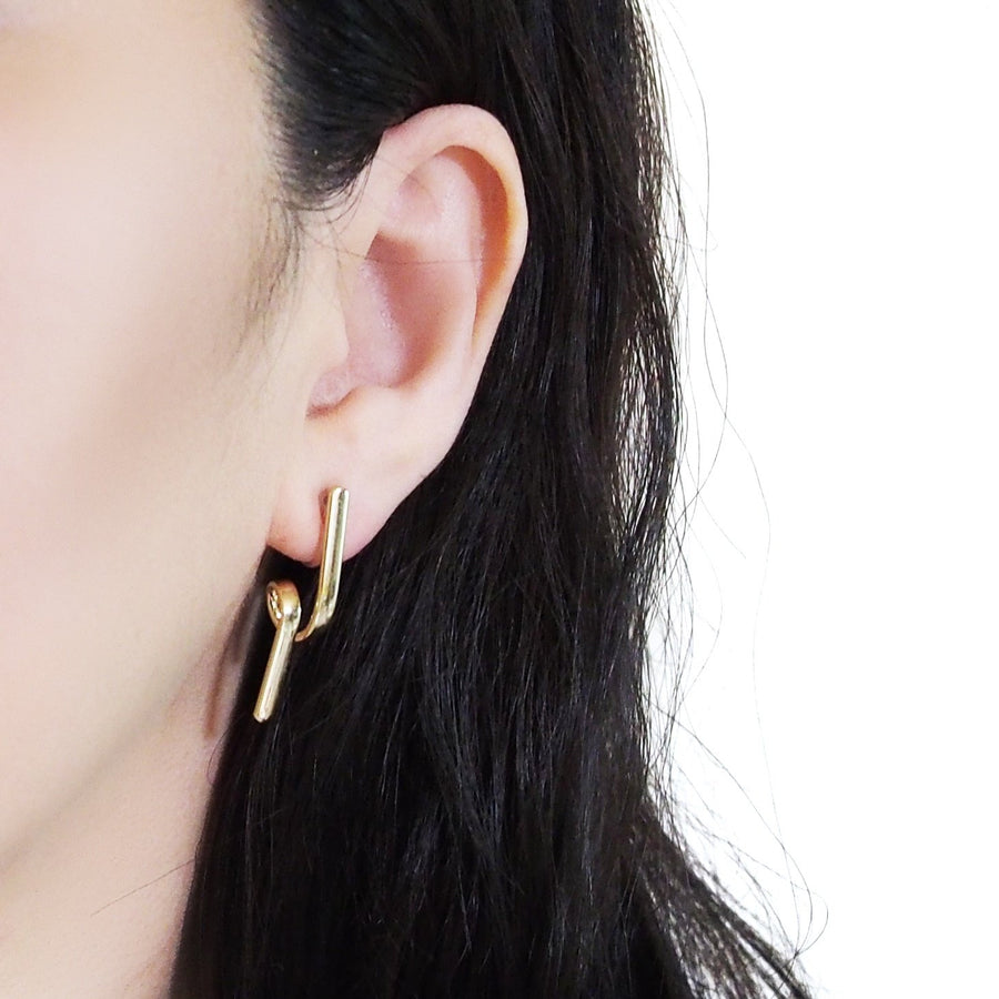 Gold Curved Bar Invisible Clip On Earrings - Miyabi Grace