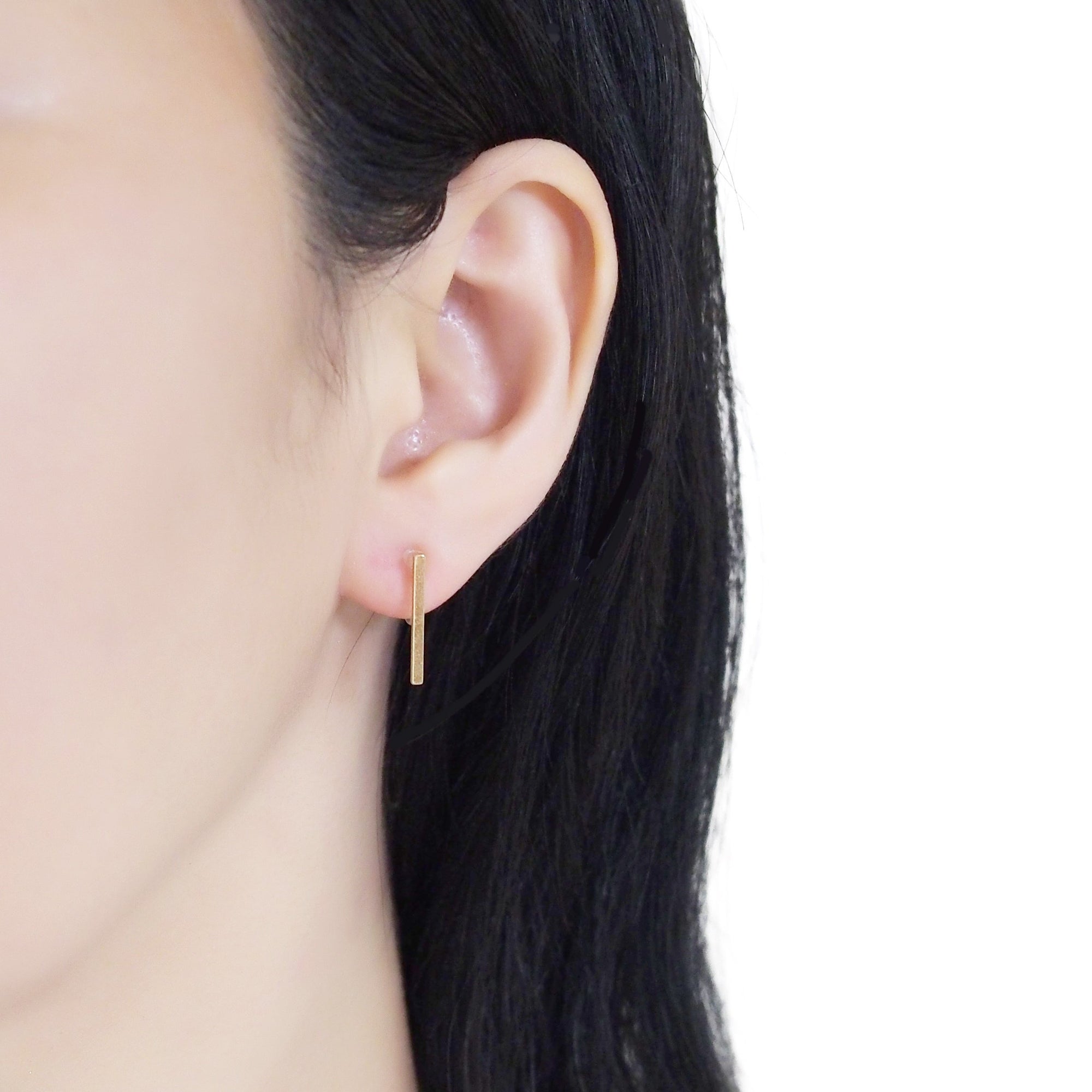 Minimal short bar invisible clip on earrings ( Gold tone ) - miyabigracejewelry.com