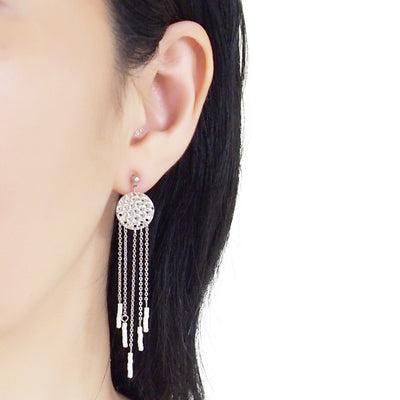 Hammered coin with white beads invisible clip on earrings ( Silver tone ) - Miyabi Grace