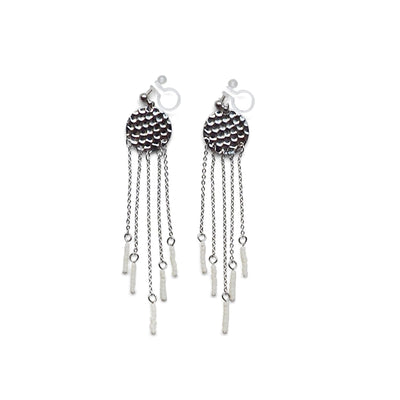 Hammered coin with white beads invisible clip on earrings ( Silver tone ) - Miyabi Grace