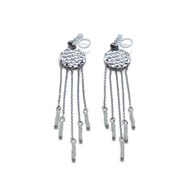 Hammered coin with white beads invisible clip on earrings ( Silver tone ) - Miyabi Grace