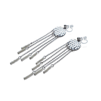 Hammered coin with white beads invisible clip on earrings ( Silver tone ) - Miyabi Grace