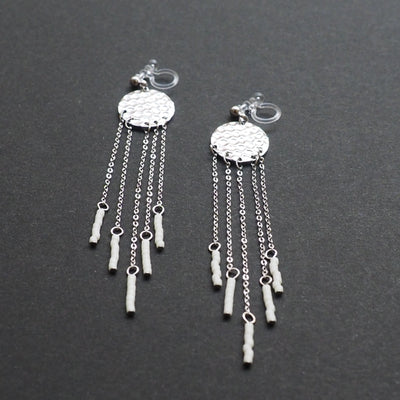 Hammered coin with white beads invisible clip on earrings ( Silver tone ) - Miyabi Grace