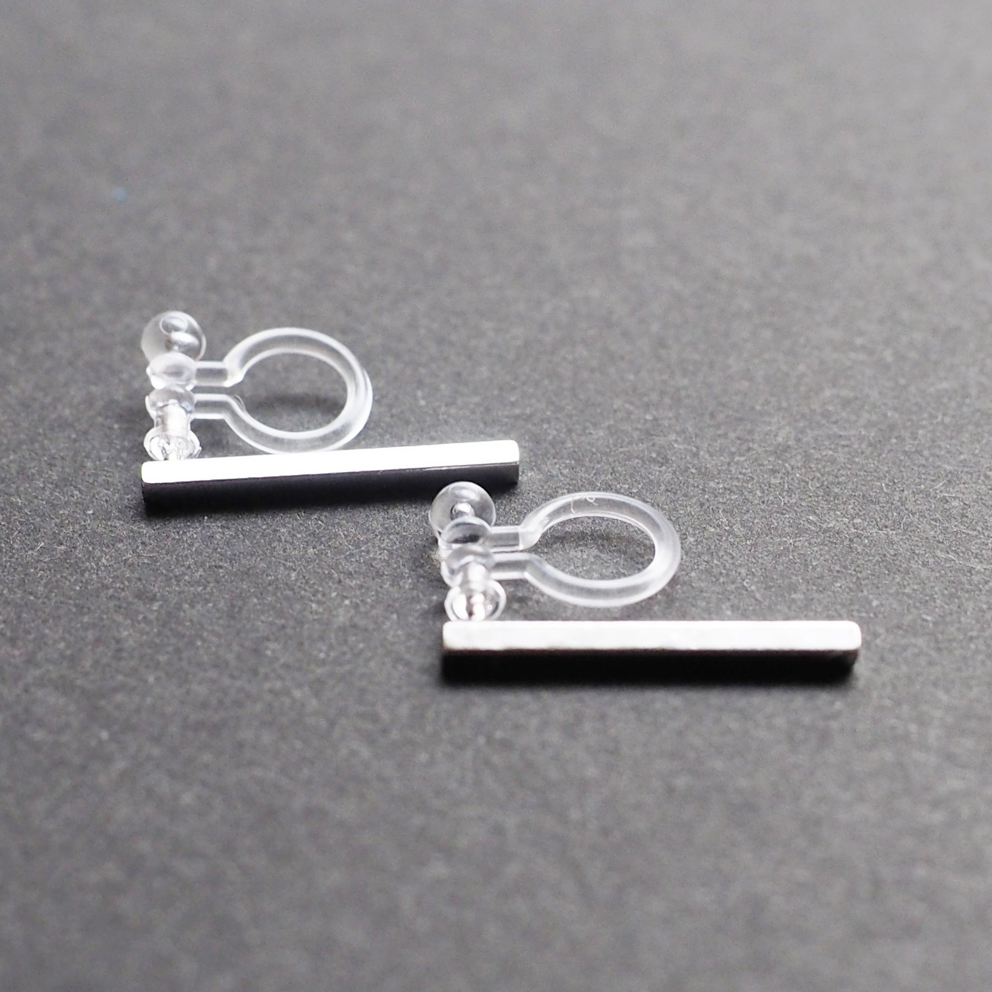 Minimal short bar invisible clip on earrings ( Silver tone ) - miyabigracejewelry.com