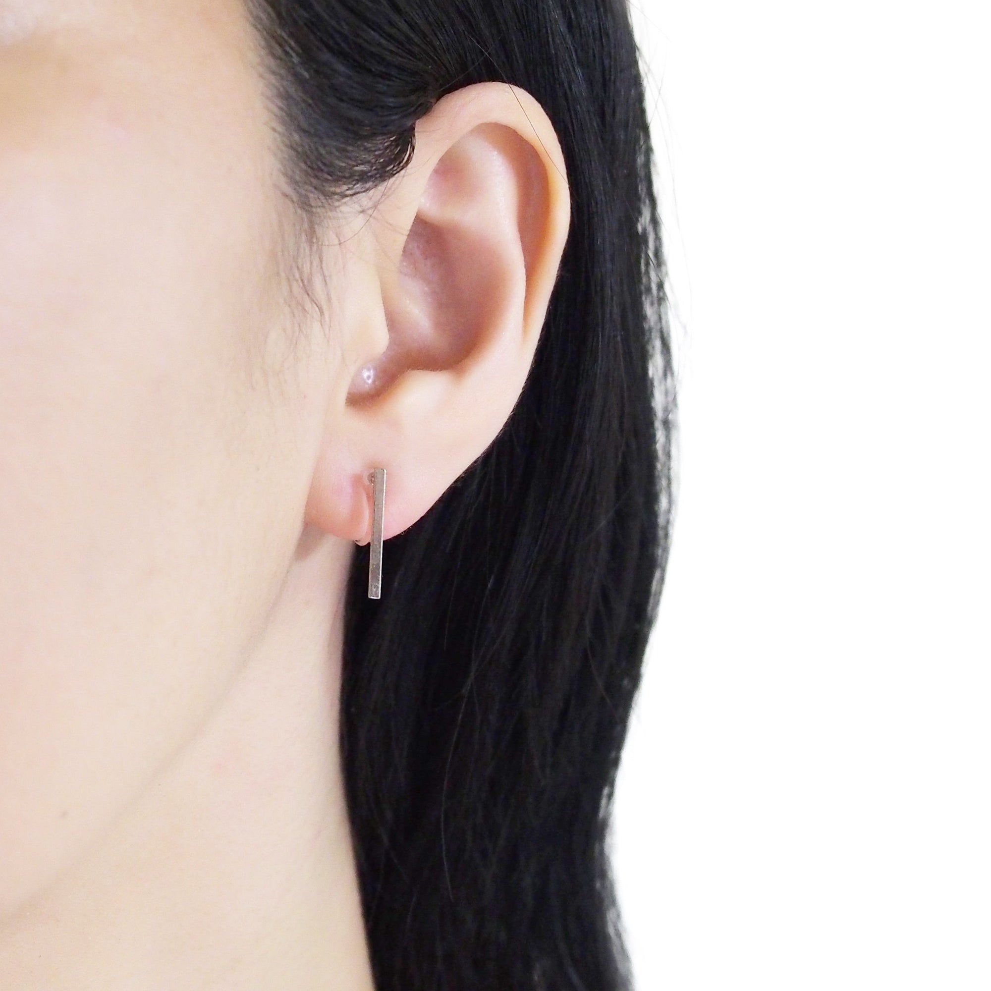 Minimal short bar invisible clip on earrings ( Silver tone ) - miyabigracejewelry.com