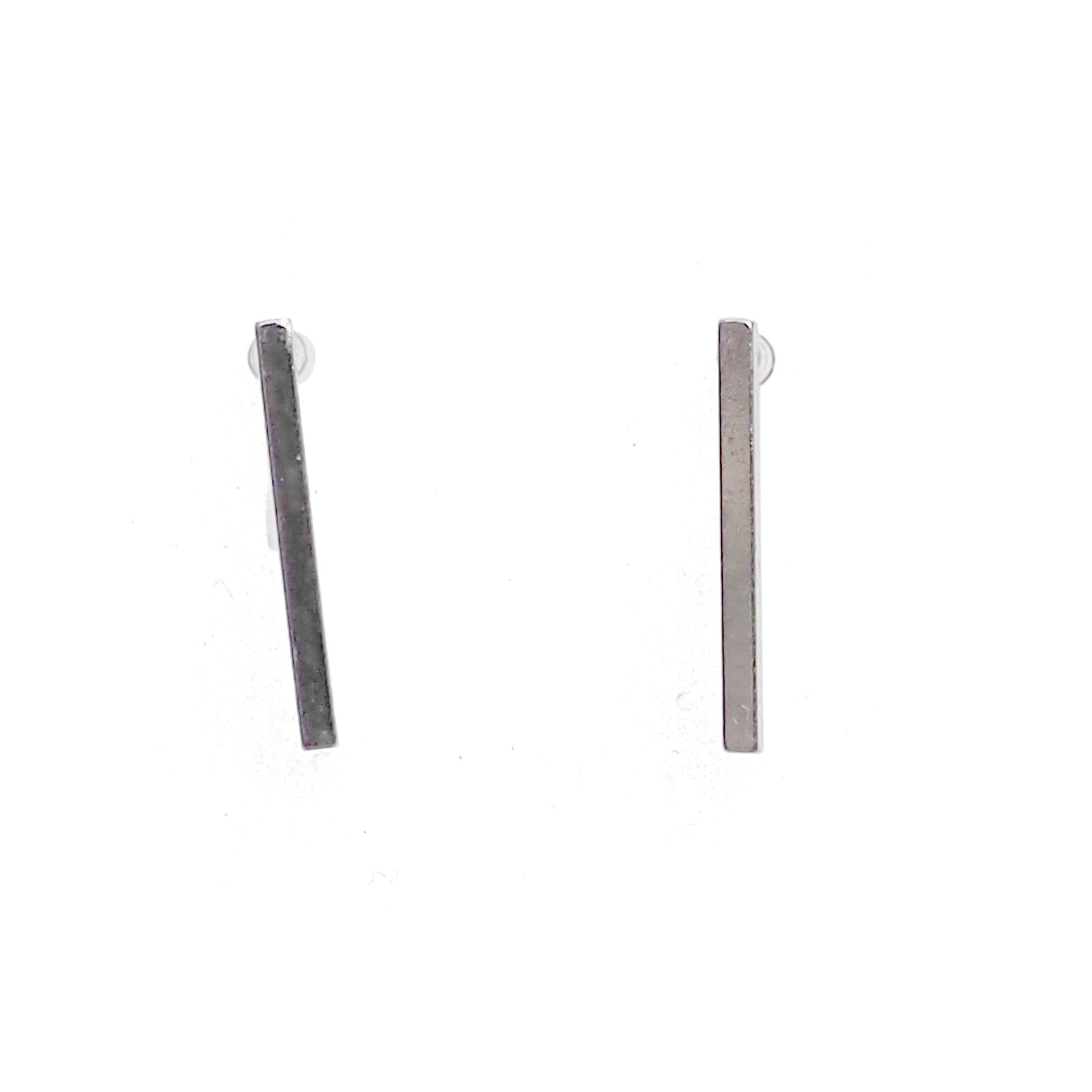 Minimal short bar invisible clip on earrings ( Silver tone ) - miyabigracejewelry.com