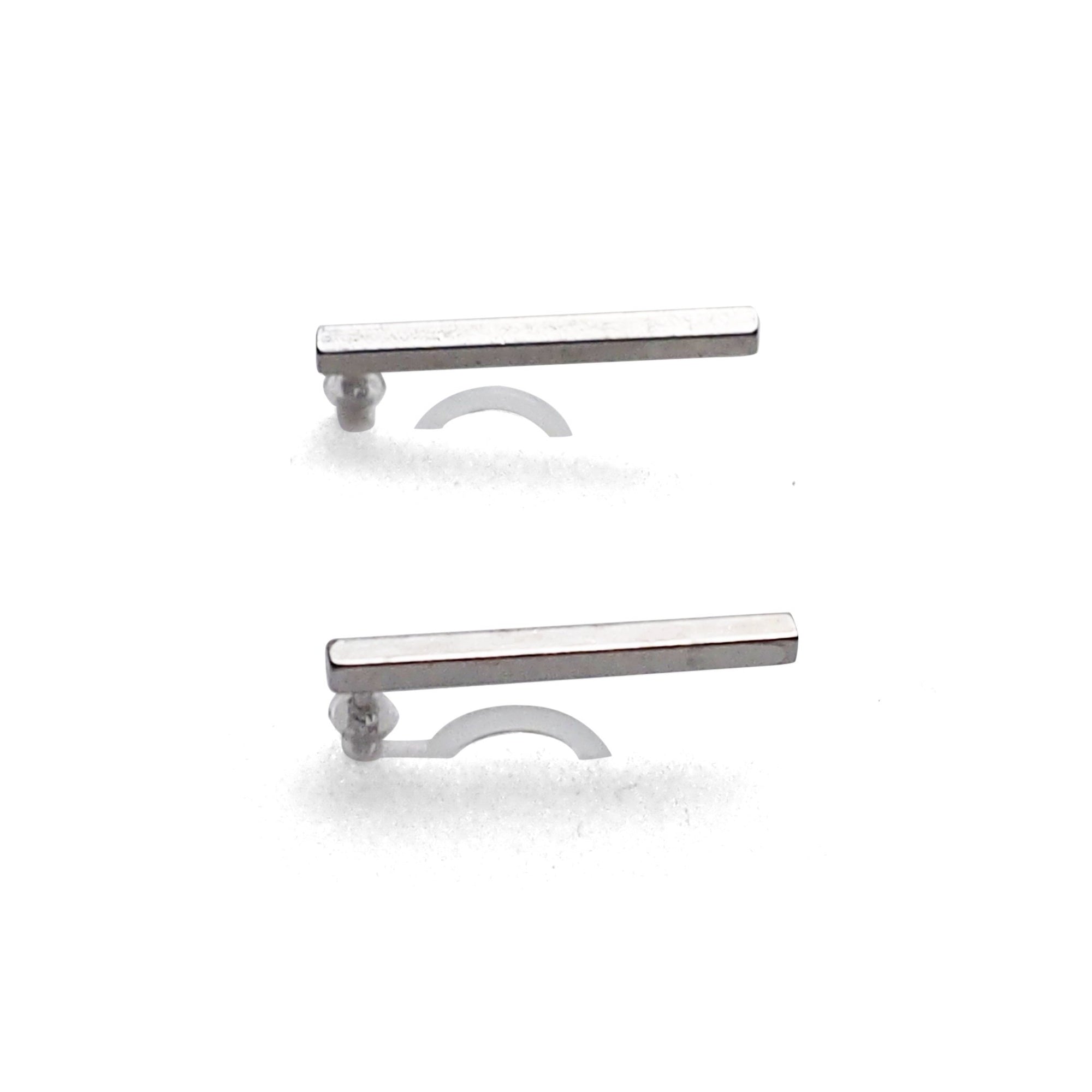 Minimal short bar invisible clip on earrings ( Silver tone ) - miyabigracejewelry.com