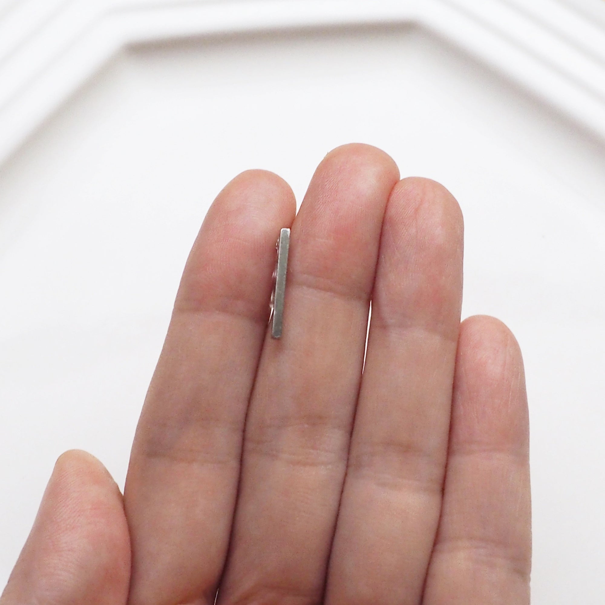 Minimal short bar invisible clip on earrings ( Silver tone ) - miyabigracejewelry.com