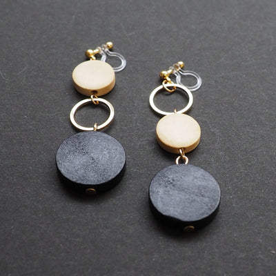 Black and beige wood invisible clip on earrings - miyabigracejewelry.com