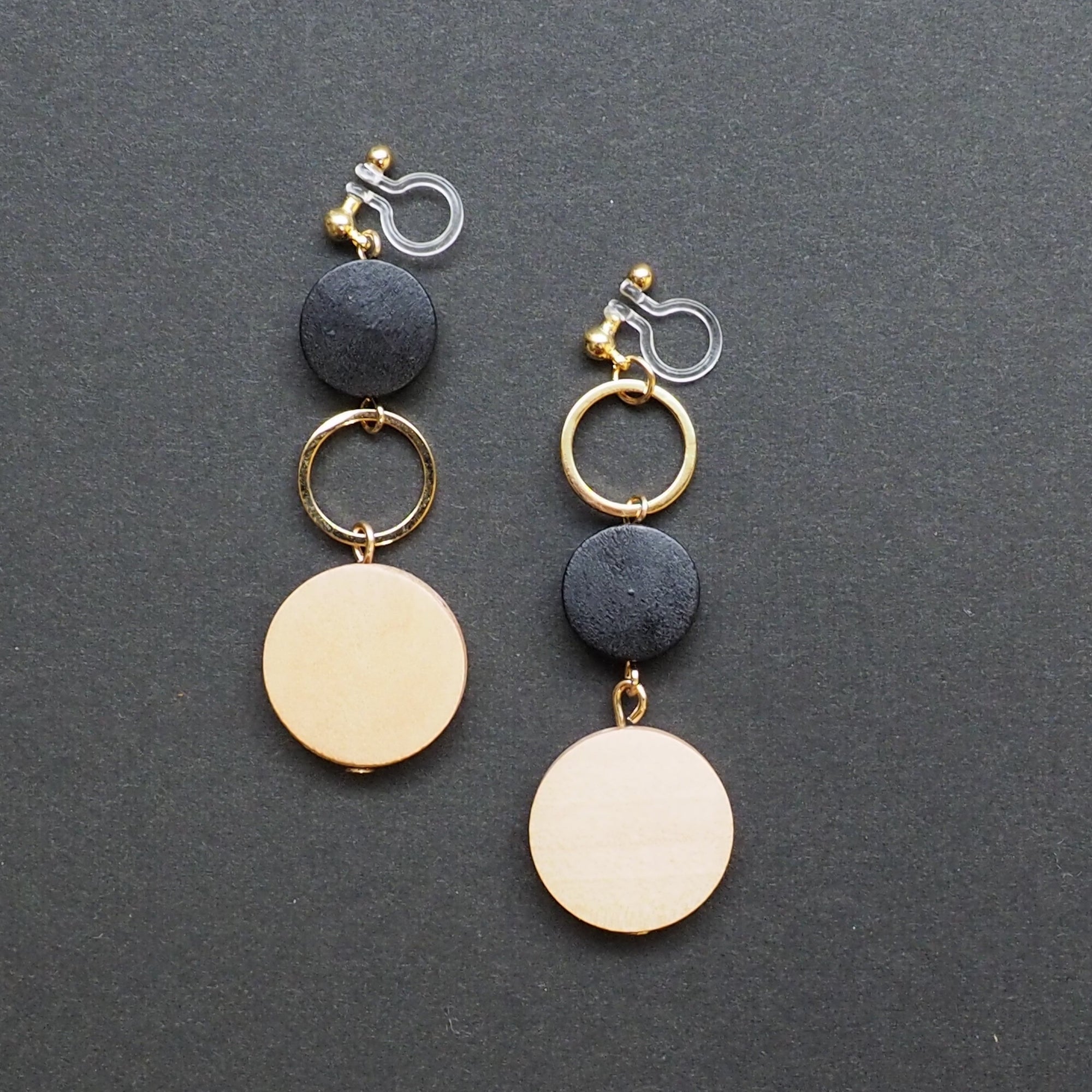 Beige and black wood invisible clip on earrings - miyabigracejewelry.com