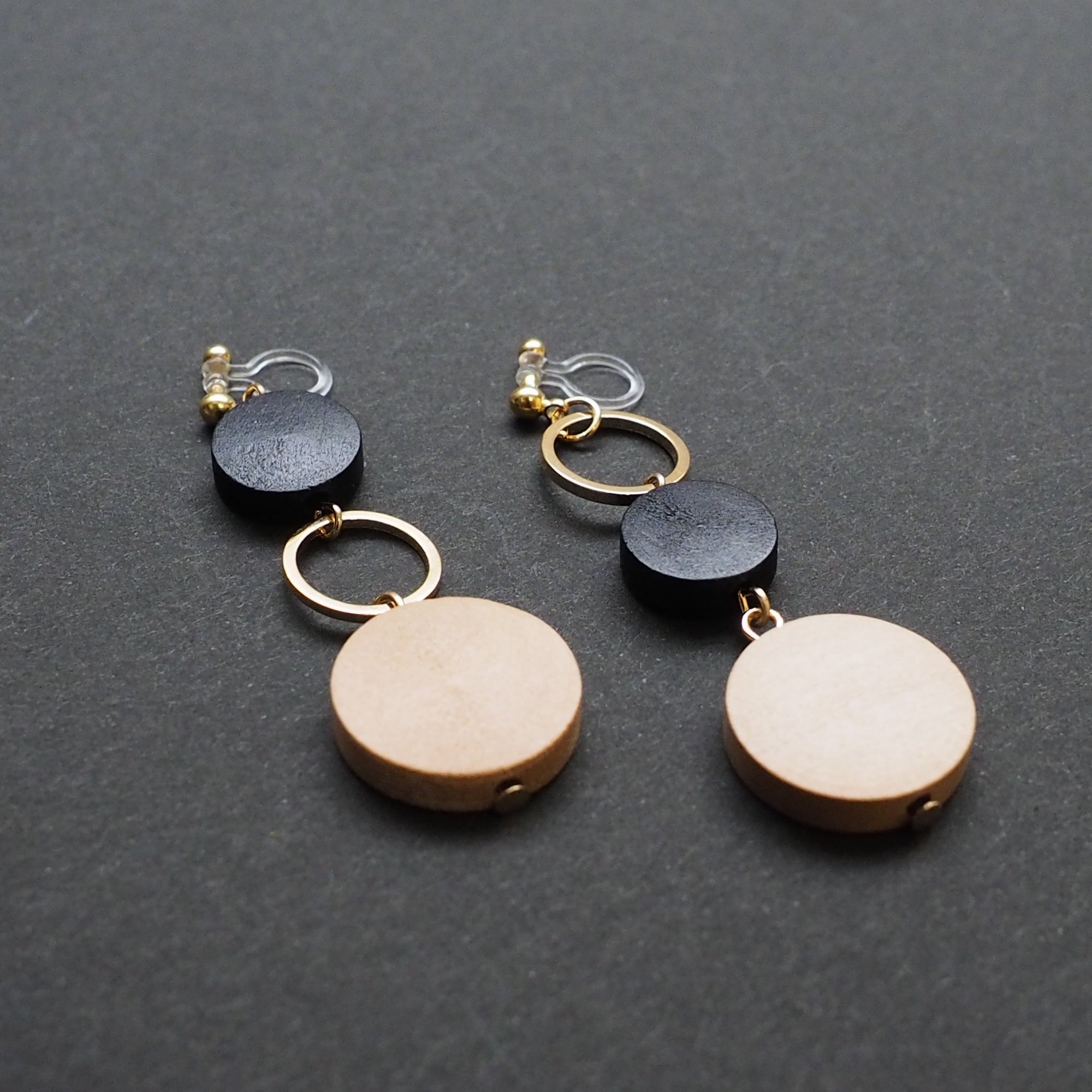 Beige and black wood invisible clip on earrings - miyabigracejewelry.com