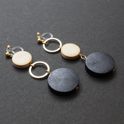 Black and beige wood invisible clip on earrings - miyabigracejewelry.com