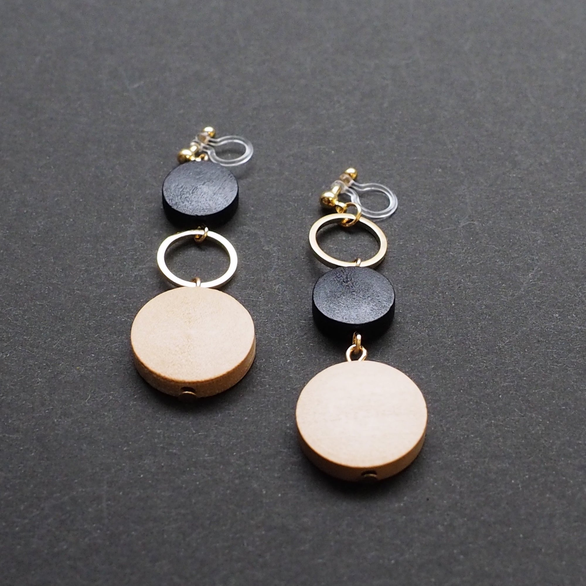 Beige and black wood invisible clip on earrings - miyabigracejewelry.com