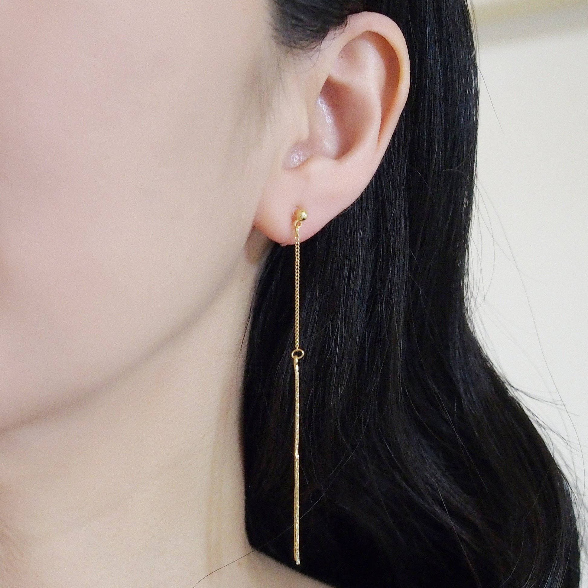 Metallic gold chain threader invisible clip on earrings - miyabigracejewelry.com