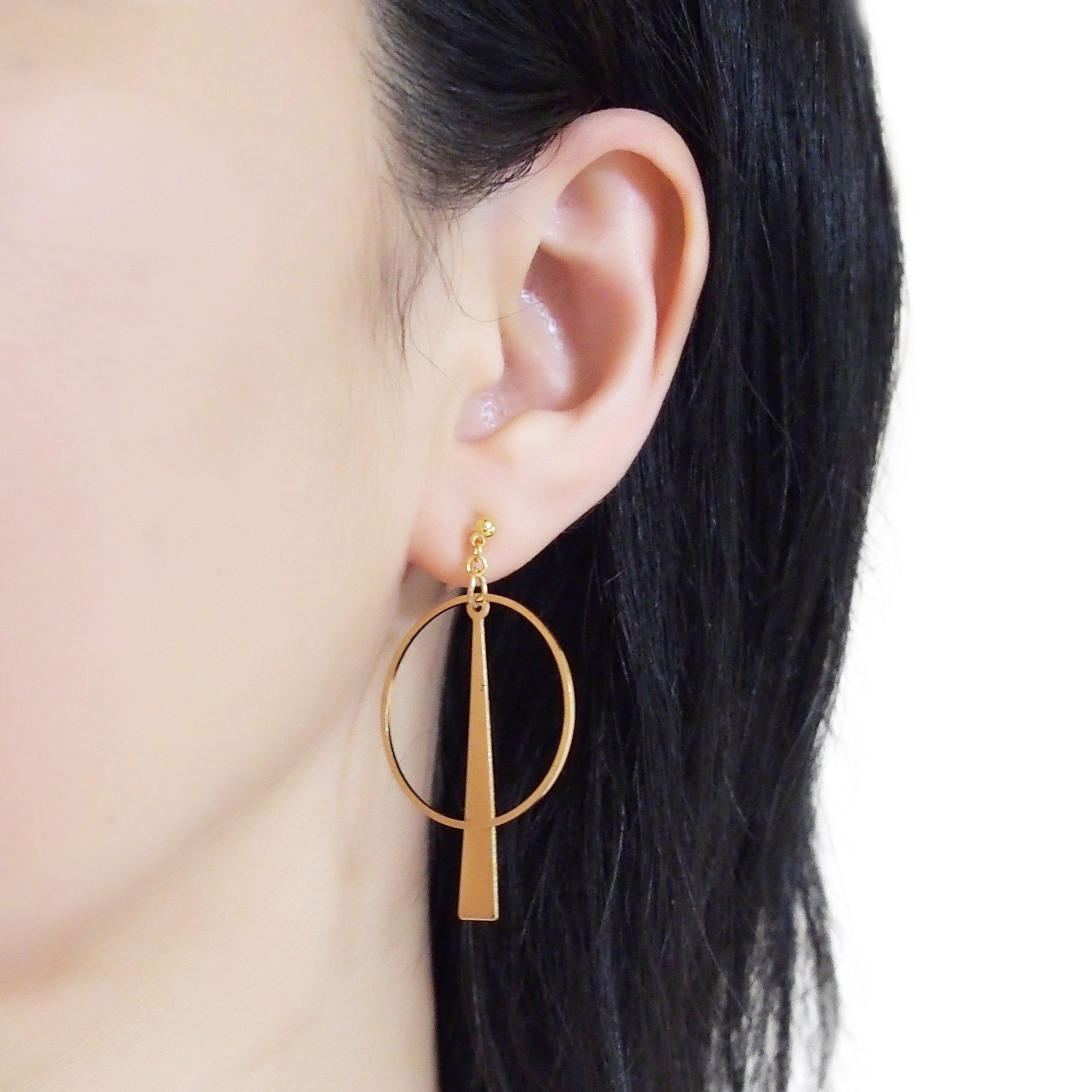 Geometric gold hoop invisible clip on earrings - miyabigracejewelry.com