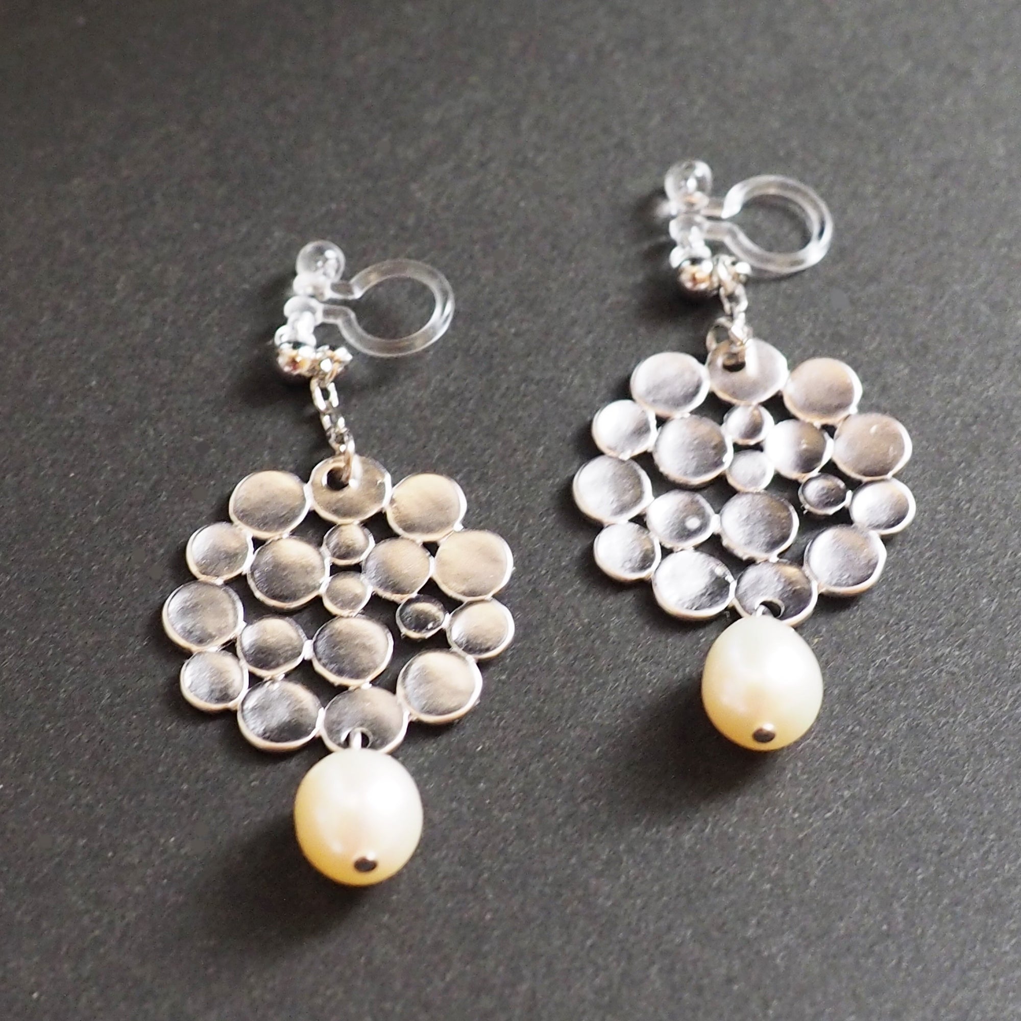 Silver bubble filigree and freshwater pearl invisible clip on earrings - miyabigracejewelry.com