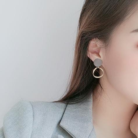 Gray Round Plate Gold Hoop Invisible Clip On Earrings