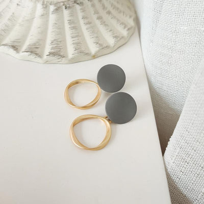Gray Round Plate Gold Hoop Invisible Clip On Earrings