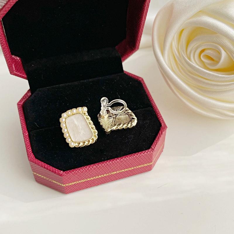 Organic Shaled Square White Pearl Crystal Rhienstone Invisible Clip On Earrings