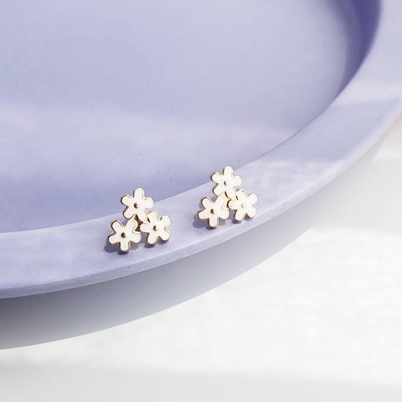 White Three Small Flowers Invisible Clip On Earrings