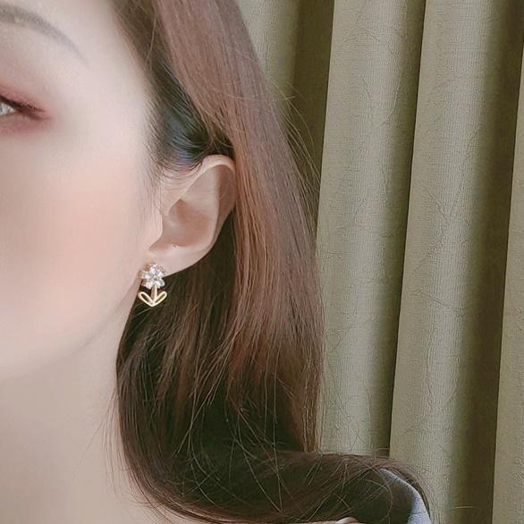 Flower Clear Crystal Rhinestone Invisible Clip On Earrings