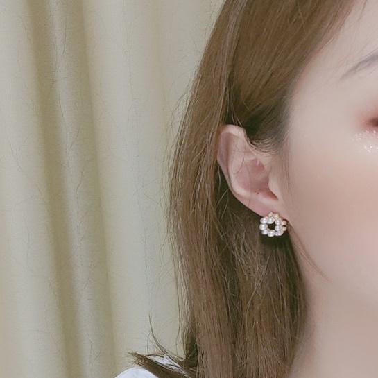 White Pearl Flower Circle Wreath Invisible Clip On Earrings