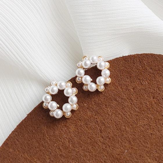 White Pearl Flower Circle Wreath Invisible Clip On Earrings