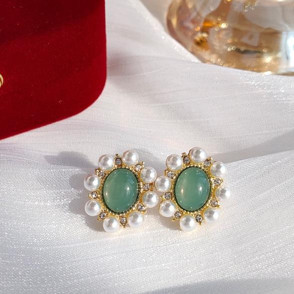 Light Green Crystal Rhinestone With White Pearl Invisible Clip On Earrings