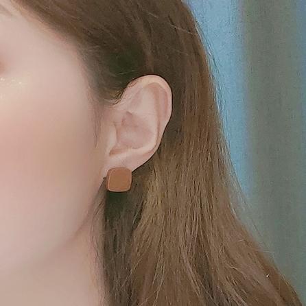 Minimal Square Dark Red Invisible Clip On Earrings