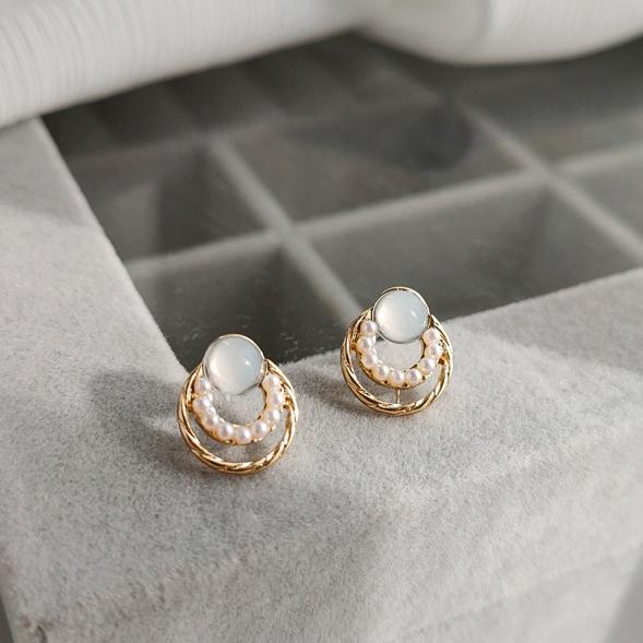 Translucent White Crystal Rhinestone Pearl Circle Invisible Clip On Earrings