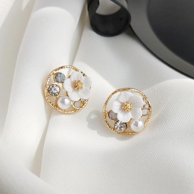 White Flower Pearl Invisible Clip On Earrings