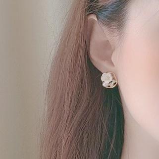 White Flower Pearl Invisible Clip On Earrings