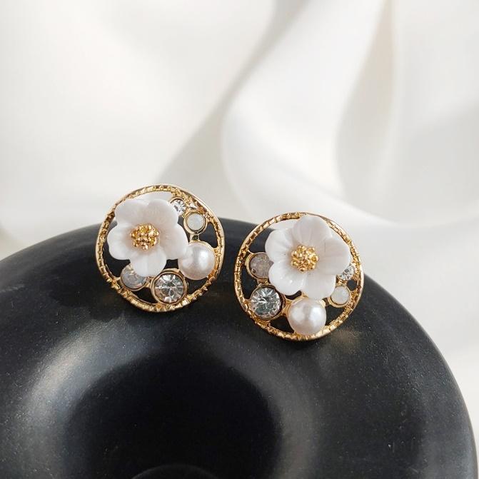 White Flower Pearl Invisible Clip On Earrings