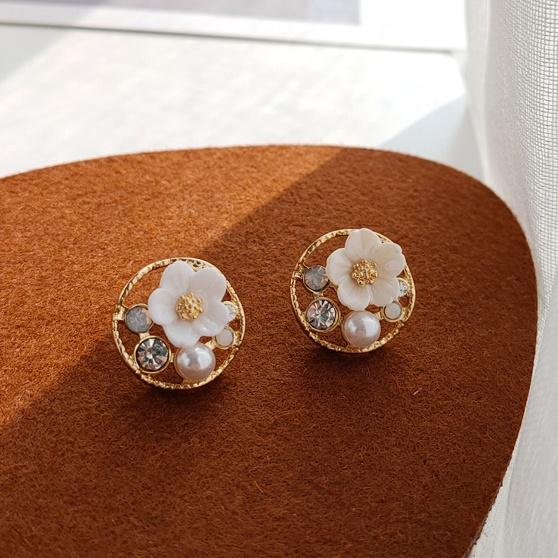 White Flower Pearl Invisible Clip On Earrings