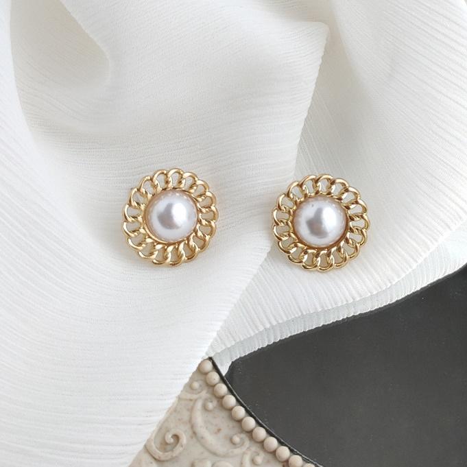 White Pearl Flower 80’s Invisible Clip On Earrings