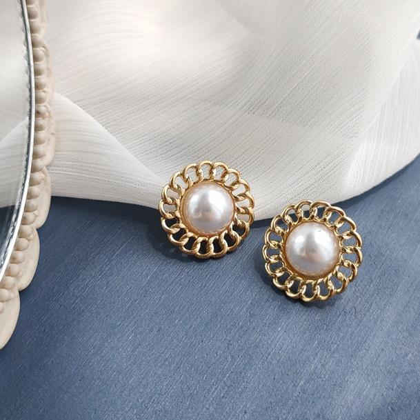 White Pearl Flower 80’s Invisible Clip On Earrings