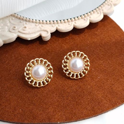 White Pearl Flower 80’s Invisible Clip On Earrings