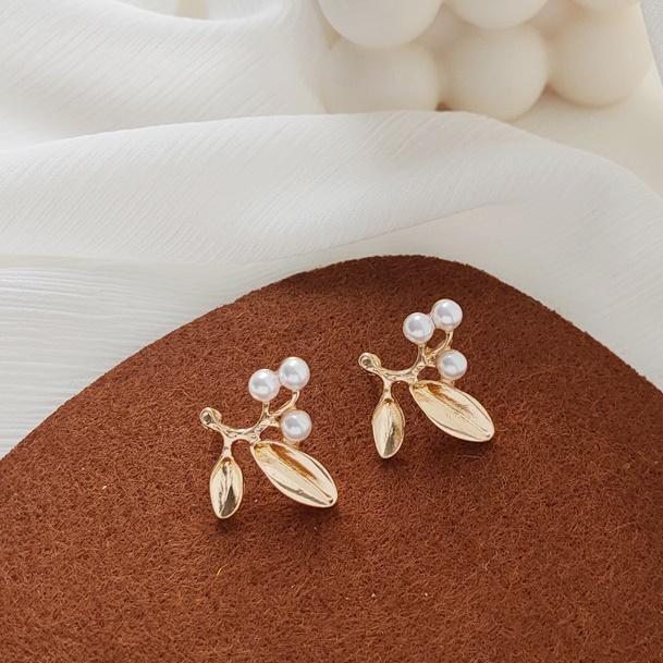 White Pearl Leaf Invisible Clip On Earrings