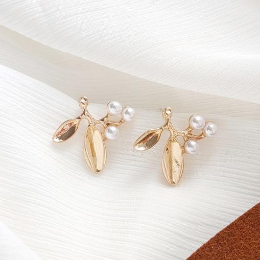 White Pearl Leaf Invisible Clip On Earrings